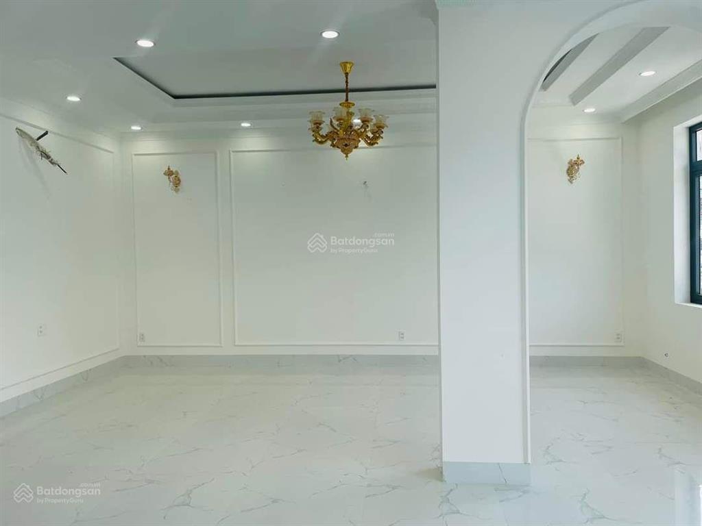Bán tòa nhà văn phòng 5 tầng tại phú lợi tp hcm căn góc 2 mặt tiền thoáng rộng 207m2 giá cực tốt
