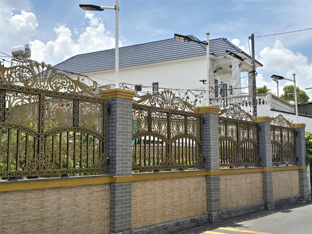 Biệt thự mái nhật phường phú mỹ 186m2 ngang tận 7m cực kì đẹp, sân đậu 2 ô tô luôn giá tốt 9 tỷ xx