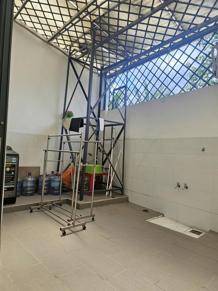 Bán nhà kdc hiệp thành 3 diện tích 100m2, nhà mới keng có nội thất gỗ sân ô tô luôn giá chỉ 4,3 tỷ