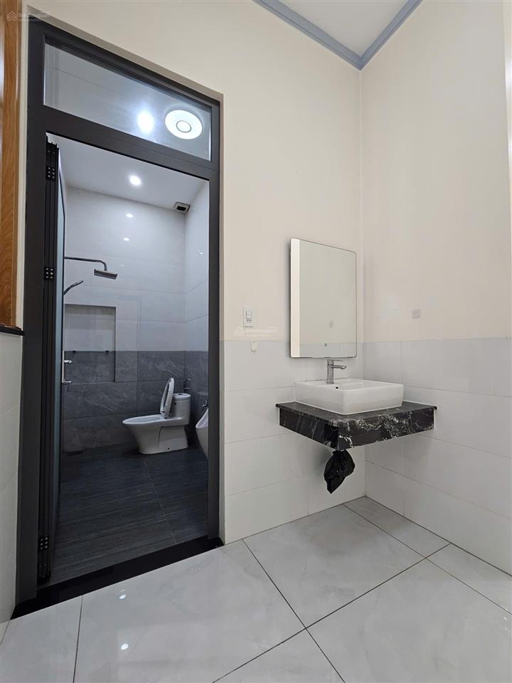 Bán nhà kdc hiệp thành 3 diện tích 100m2, nhà mới keng có nội thất gỗ sân ô tô luôn giá chỉ 4,3 tỷ