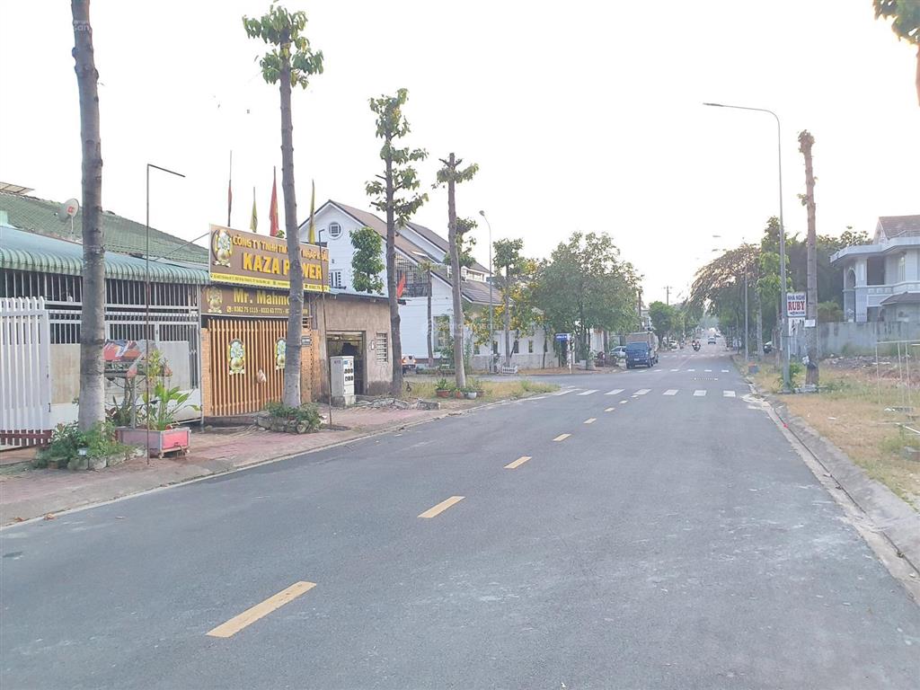 Bán nhà kdc hiệp thành 3 diện tích 100m2, nhà mới keng có nội thất gỗ sân ô tô luôn giá chỉ 4,3 tỷ