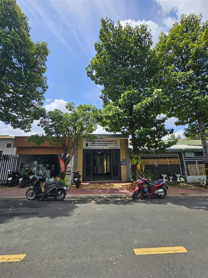Bán nhà kdc hiệp thành 3 diện tích 100m2, nhà mới keng có nội thất gỗ sân ô tô luôn giá chỉ 4,3 tỷ