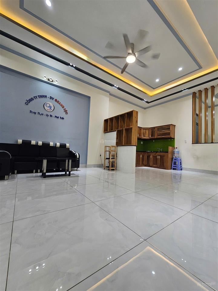 Bán nhà kdc hiệp thành 3 diện tích 100m2, nhà mới keng có nội thất gỗ sân ô tô luôn giá chỉ 4,3 tỷ