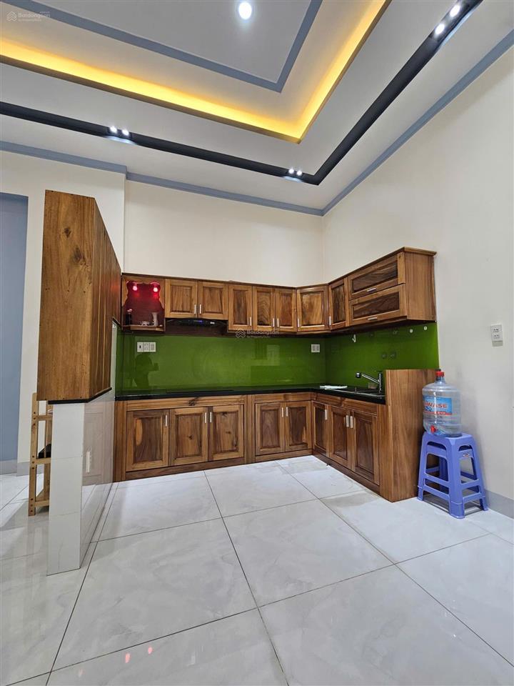 Bán nhà kdc hiệp thành 3 diện tích 100m2, nhà mới keng có nội thất gỗ sân ô tô luôn giá chỉ 4,3 tỷ