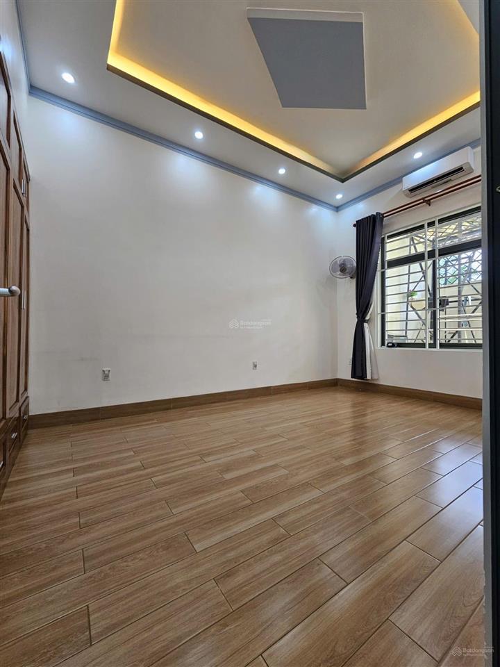 Bán nhà kdc hiệp thành 3 diện tích 100m2, nhà mới keng có nội thất gỗ sân ô tô luôn giá chỉ 4,3 tỷ