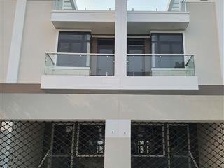 Bán nhà mặt tiền hoàng hoa thám kdc hiệp thành 3, 100m2 có 1 tầng hầm và 3 tầng nổi giá ngộp 7,5 tỷ