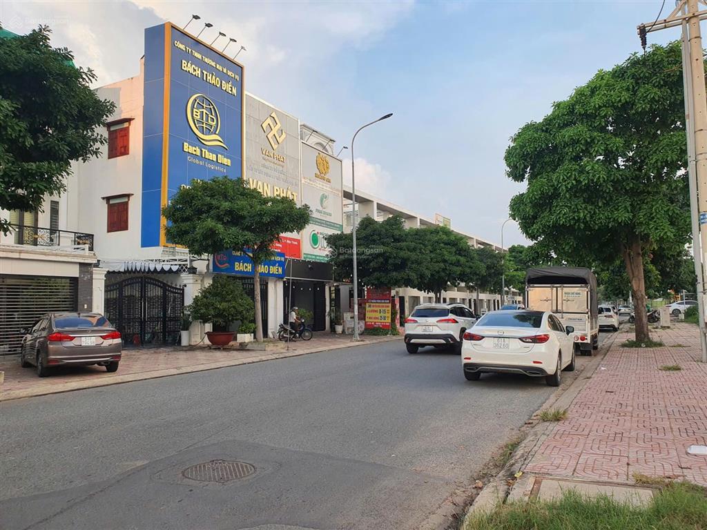 Bán nhà mặt tiền hoàng hoa thám kdc hiệp thành 3, 100m2 có 1 tầng hầm và 3 tầng nổi giá ngộp 7,5 tỷ