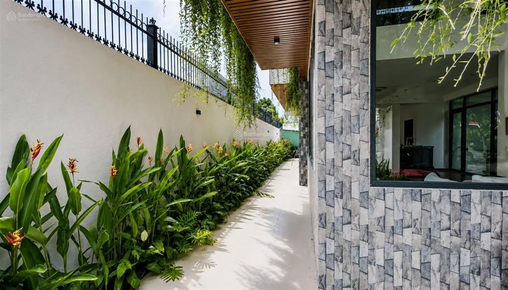 Biệt thự sân vườn kdc hiệp thành 3 diện tích 12,5x30m đối diện công viên cực kì thoáng mát giá tốt