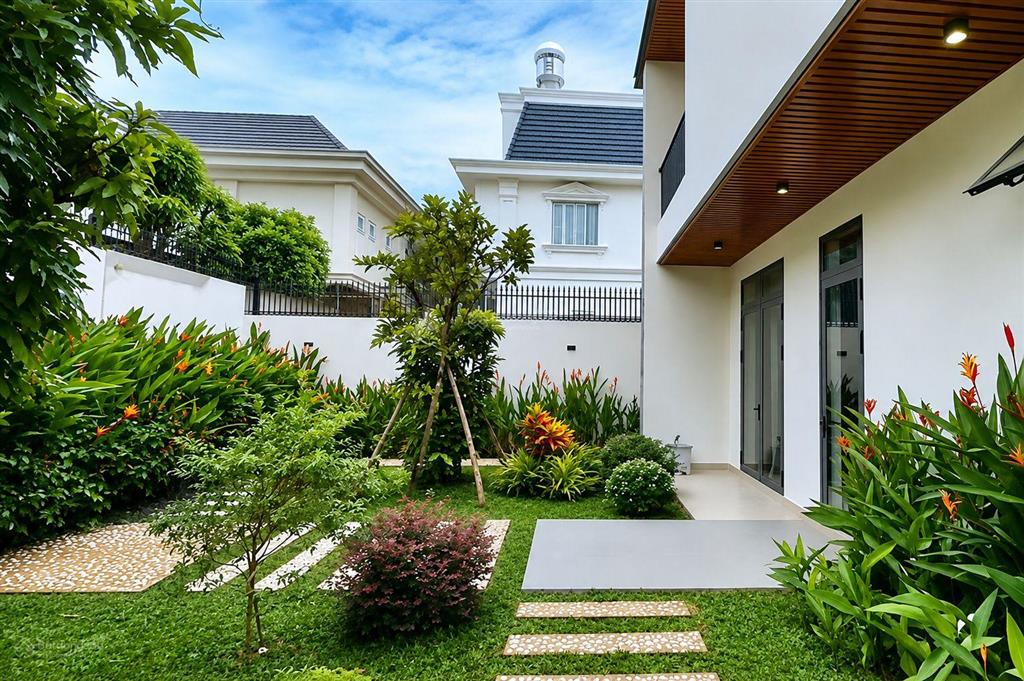 Biệt thự sân vườn kdc hiệp thành 3 diện tích 12,5x30m đối diện công viên cực kì thoáng mát giá tốt
