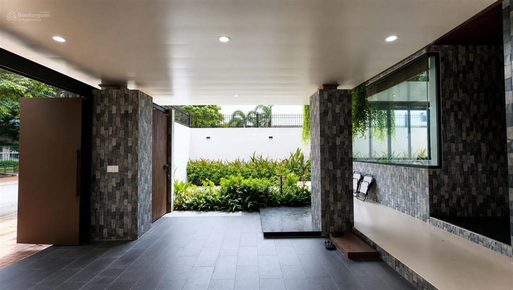 Biệt thự sân vườn kdc hiệp thành 3 diện tích 12,5x30m đối diện công viên cực kì thoáng mát giá tốt