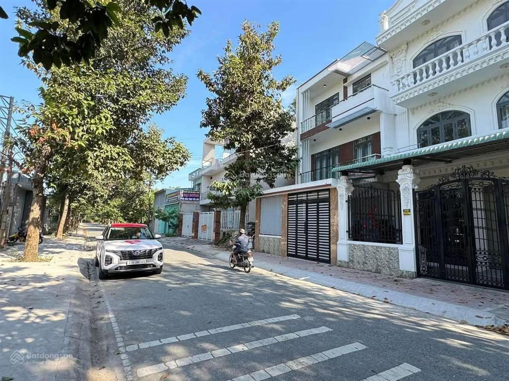 Mặt tiền dx65 định hòa 6,5x43m thổ cư 80m2 vị trí đẹp cách võ văn kiệt vô 100m giá tốt 4,7 tỷ