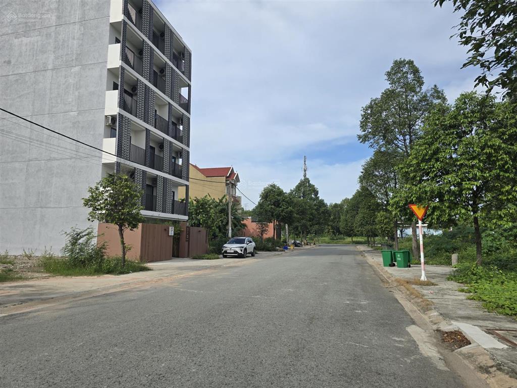 Bán đất đường da7 khu đô thị mới hòa phú ngang 16,5x30m giáp vòng xoay tttm a1, ga metro giá tốt