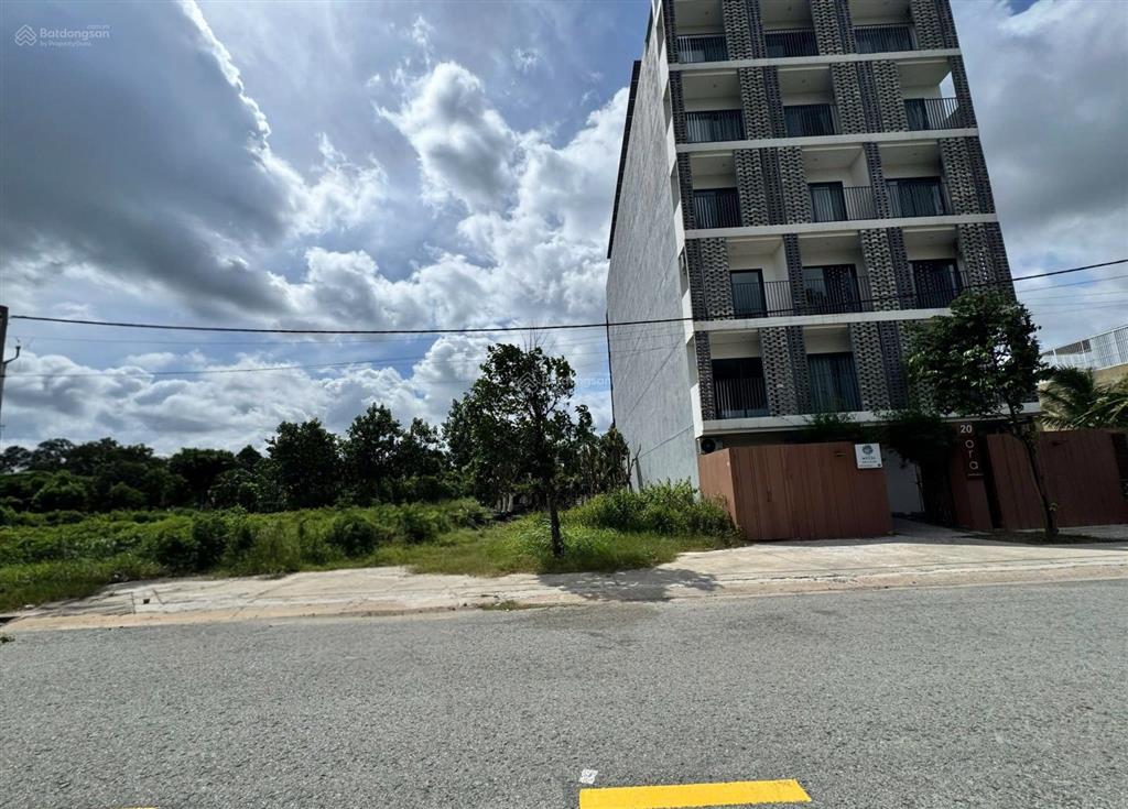 Đất đường da7 khu đô thị mới hòa phú ngang 17,3x30m kế bên vòng xoay tttm a1, nhà ga metro, giá tốt