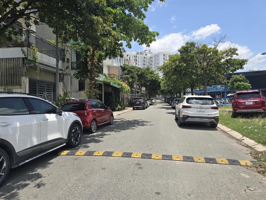 Bán nhà 1 trệt 2 lầu khu đô thị phúc đạt, diện tích 64m2, đã hoàn công, có 4pn, giá chỉ 4,5 tỷ