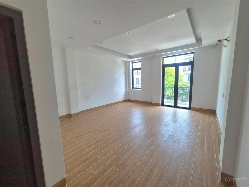 Bán nhà 1 trệt 3 lầu khu đô thị phúc đạt, 100m2 nhà mới 100% mà giá chỉ 6,9 tỷ còn thương lượng