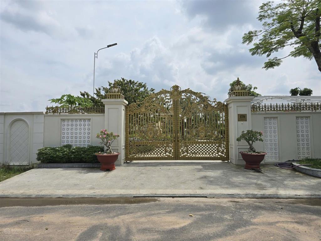 Nhà sân vườn nghỉ dưỡng tdm 1041m2 có sẵn khuôn viên tiểu cảnh hồ cá koi cực kỳ đẹp giá 15 tỷ