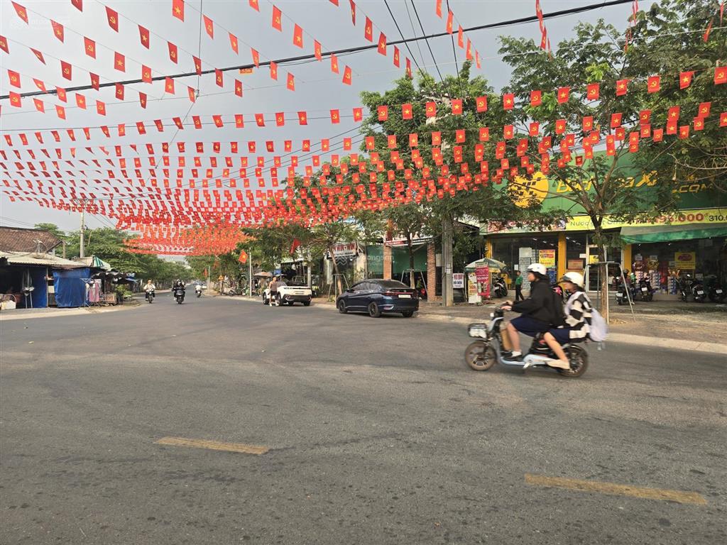 Mặt tiền bùi ngọc thu ngay chợ cũ và ủy ban phường rộng 723,8m2 thổ cư 160m2 giá ngộp chỉ 10 tỷ