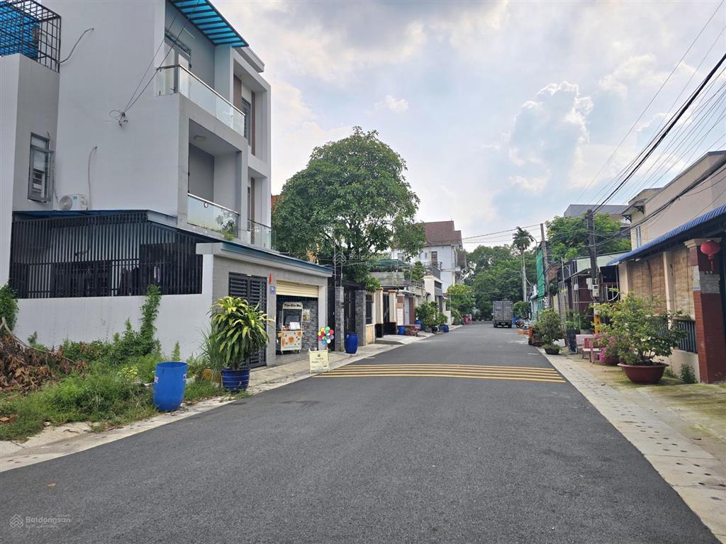 Hàng hiếm phú lợi kế bên đại học thủ dầu một ngang 5,9x29,5m thổ cư 100% có sẵn nhà tiền chế đẹp