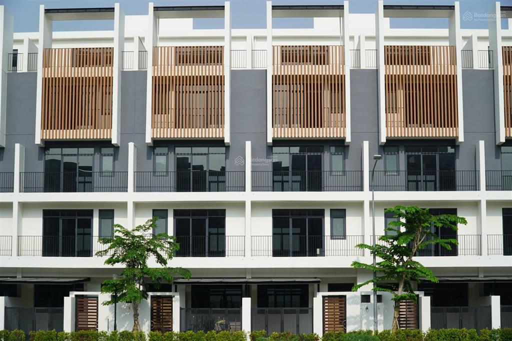 Chỉ còn căn nhà phố liền kề tại khu đô thị midori park  tp mới bình dương  ms. mai 0908 204 ***