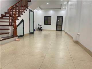 Cho thuê văn phòng tầng 1 vạn phúc, 60m2, đường rộng thoáng