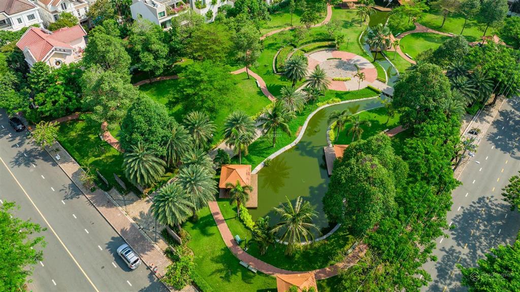 Bán the aurora  phú mỹ hưng 1pn view biệt thự  nhà mới 100%. em nga 0909 423 ***