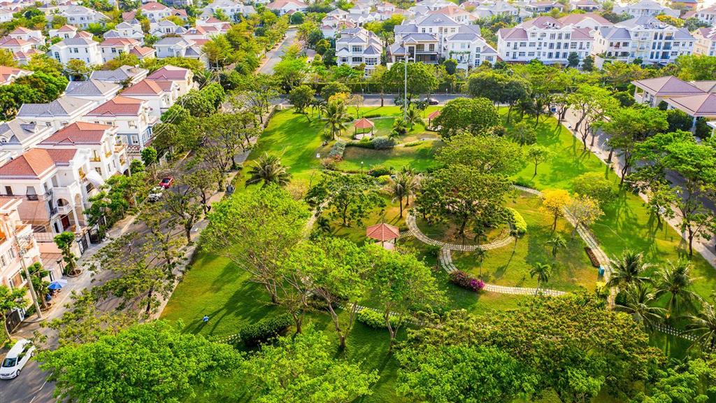 Bán the aurora  phú mỹ hưng 1pn view biệt thự  nhà mới 100%. em nga 0909 423 ***