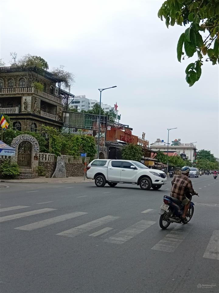 Cho thuê nhà 4 tầng mt tô hiệu, phú thạnh, tân phú  dtsd 750 m2  ngang 14x15m 80tr/tháng