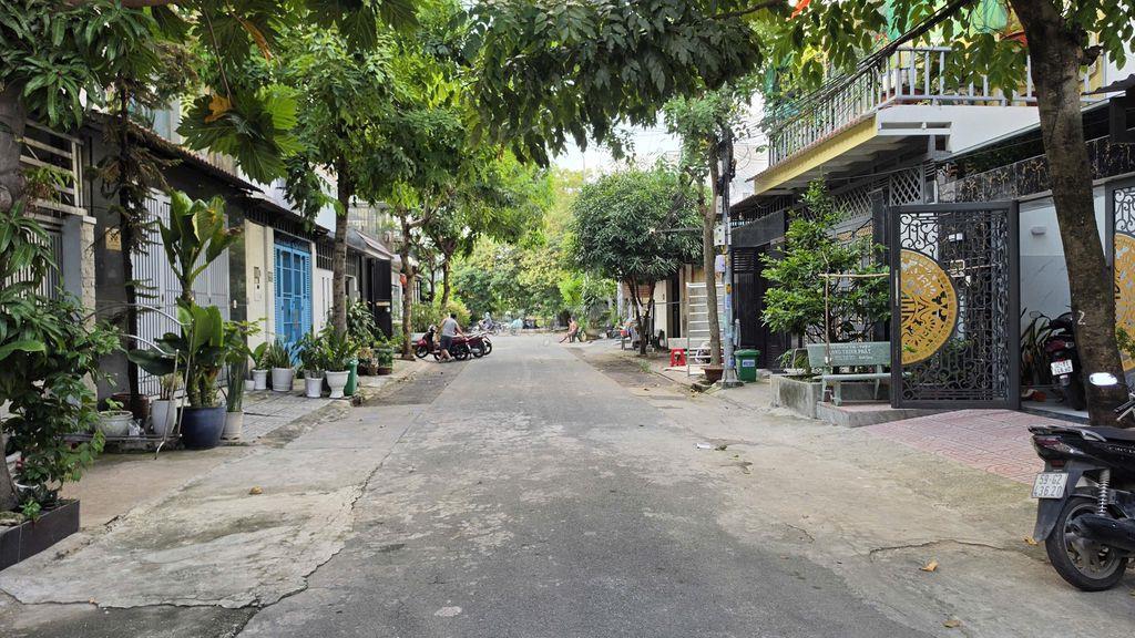 Nhà 2 lầu DT 5x15, trục chính KDC Thành Sơn, gần chợ Đại Hải Hóc Môn