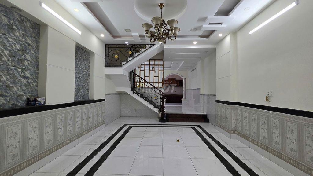 Nhà 2 lầu DT 5x15, trục chính KDC Thành Sơn, gần chợ Đại Hải Hóc Môn