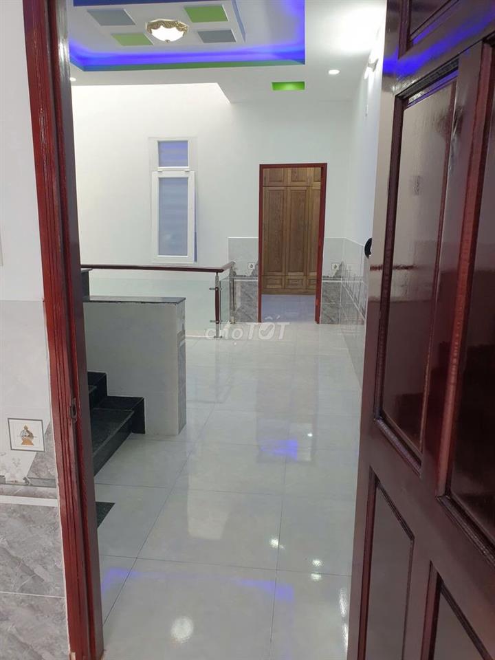 Nhà đẹp 5m*18m, 2 lầu (5pn) đường nhựa 8m, gần chợ Đại Hải - Hóc Môn