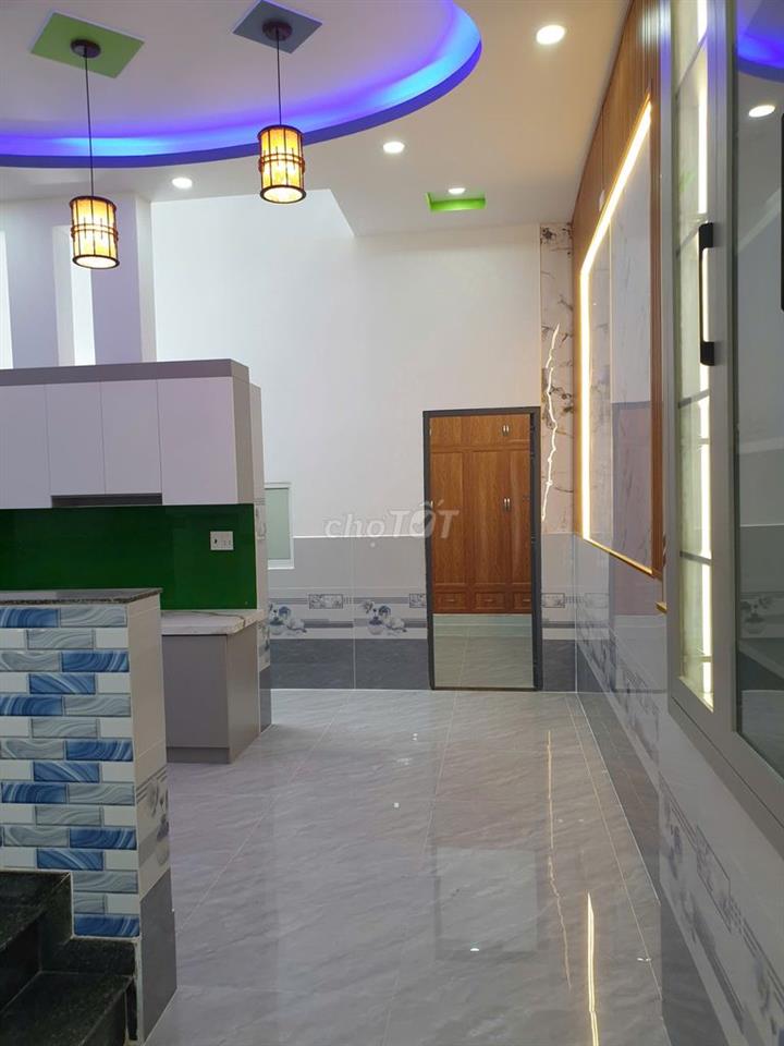 Nhà đẹp 5m*18m, 2 lầu (5pn) đường nhựa 8m, gần chợ Đại Hải - Hóc Môn