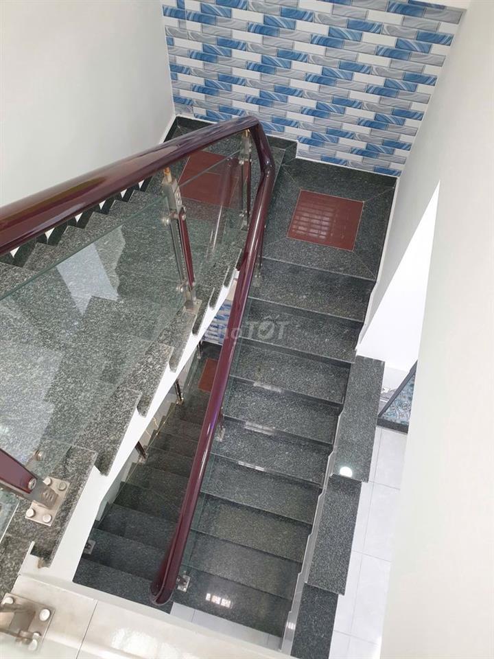 Nhà đẹp 5m*18m, 2 lầu (5pn) đường nhựa 8m, gần chợ Đại Hải - Hóc Môn
