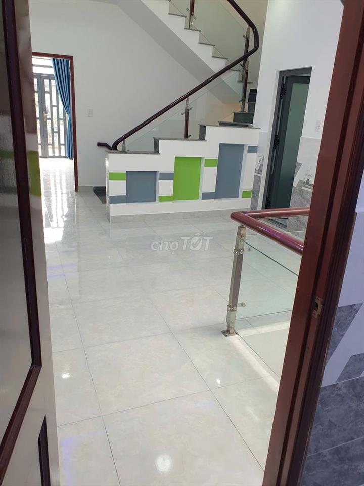 Nhà đẹp 5m*18m, 2 lầu (5pn) đường nhựa 8m, gần chợ Đại Hải - Hóc Môn
