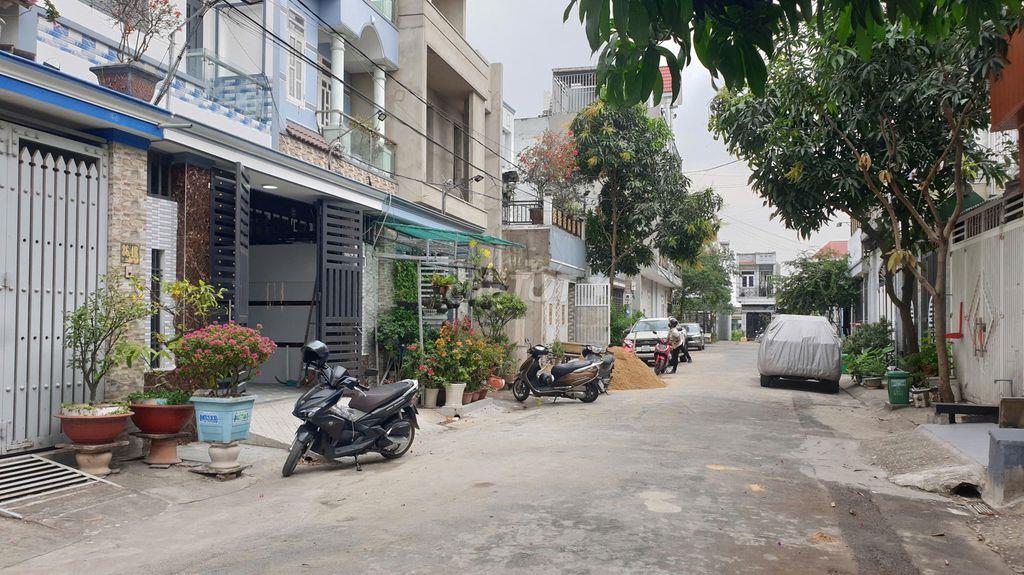 Nhà đẹp 5m*18m, 2 lầu (5pn) đường nhựa 8m, gần chợ Đại Hải - Hóc Môn