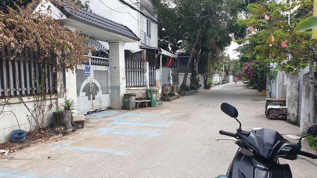 Nhà xưởng + full thổ cư 16x35, đường 6m, gần ngã 4 Giếng Nước (QL22)