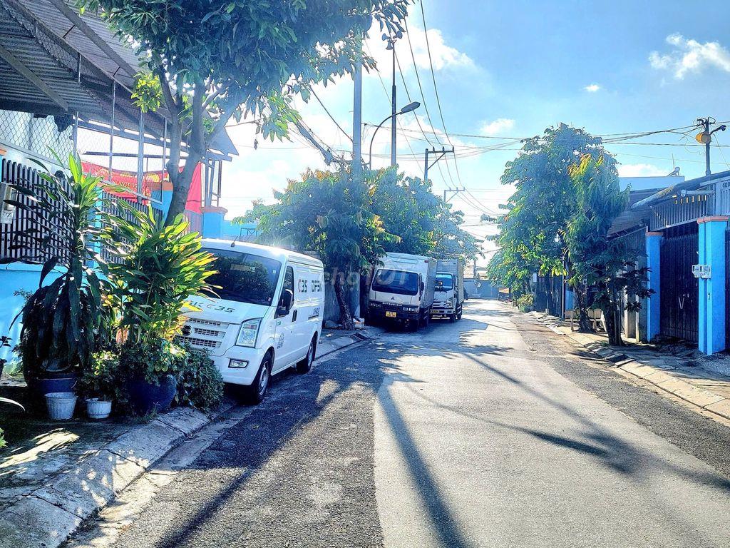 Xưởng bán DT 10x25, mặt tiền Thới Thới Thôn 15 gần sân banh Thới Tứ