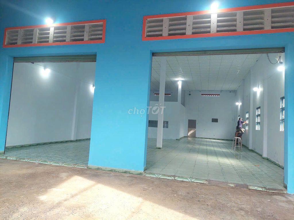 Xưởng bán DT 10x25, mặt tiền Thới Thới Thôn 15 gần sân banh Thới Tứ