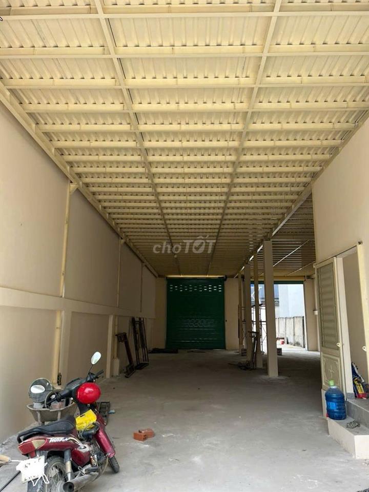 Xưởng DT 10x45, 01 lầu, mặt tiền XTS 38, gần chợ chữ S, QL22 Hóc Môn