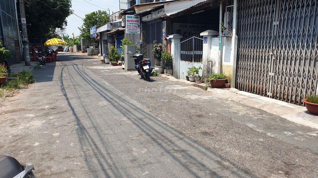 Bán gấp lô đất DT 4x20, mặt tiền XTT 49, gần trường Phạm Văn Sáng HMon