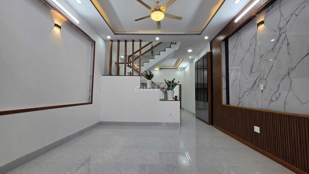 Nhà mặt tiền XTT27 DT 5x20, 01 lầu, sân xe hơi, gần chợ Xuân T Thượng 