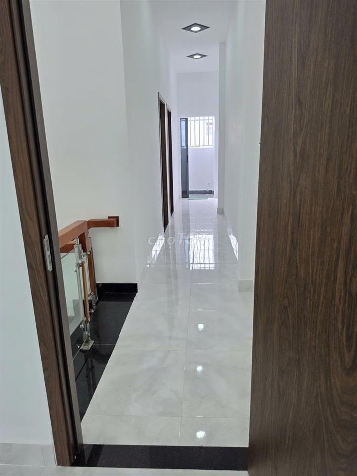 Nhà mặt tiền XTT27 DT 5x20, 01 lầu, sân xe hơi, gần chợ Xuân T Thượng 