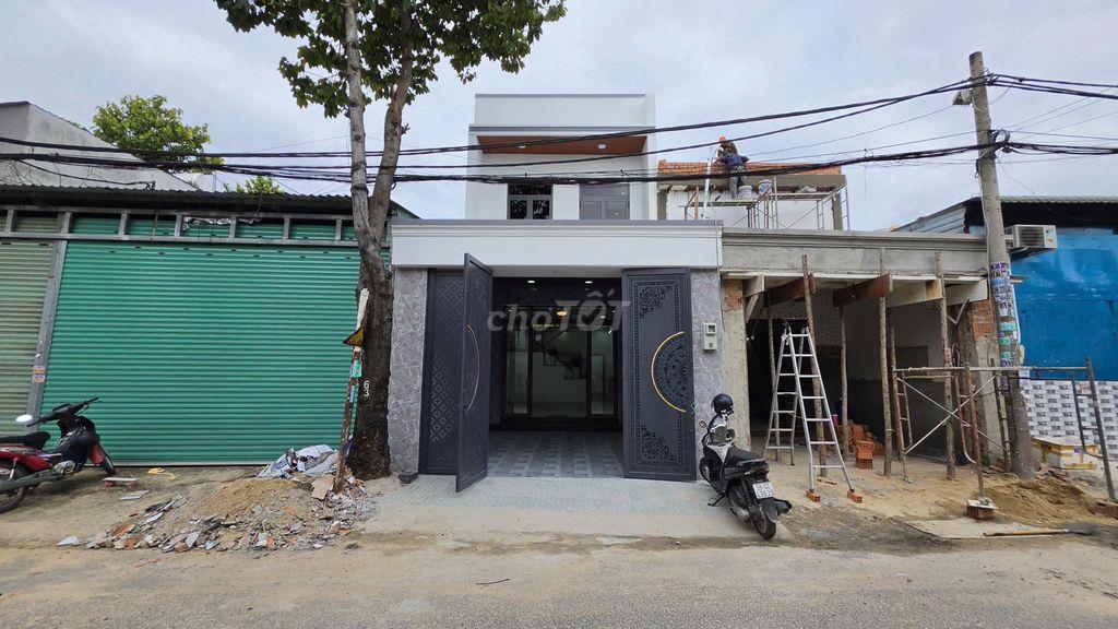 Nhà mặt tiền XTT27 DT 5x20, 01 lầu, sân xe hơi, gần chợ Xuân T Thượng 