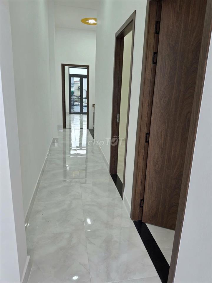 Nhà mặt tiền XTT27 DT 5x20, 01 lầu, sân xe hơi, gần chợ Xuân T Thượng 