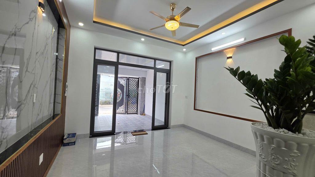 Nhà mặt tiền XTT27 DT 5x20, 01 lầu, sân xe hơi, gần chợ Xuân T Thượng 