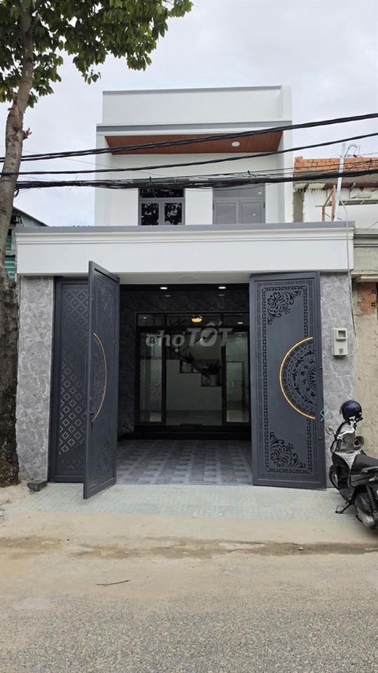 Nhà mặt tiền XTT27 DT 5x20, 01 lầu, sân xe hơi, gần chợ Xuân T Thượng 