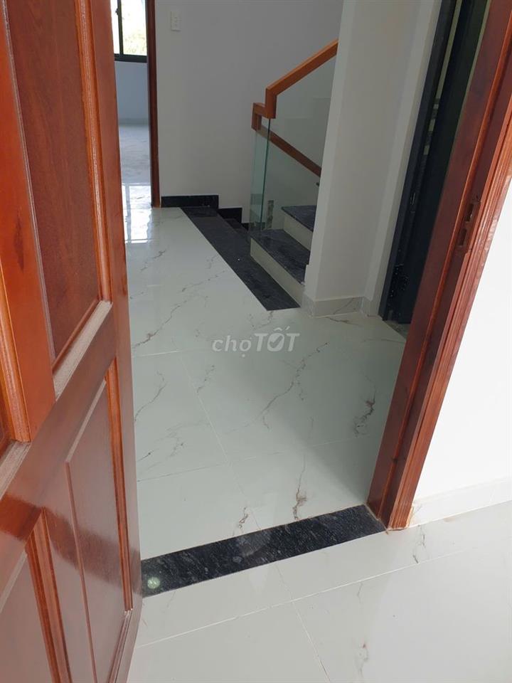 Nhà phố xinh 5x17, 3 lầu, gần trường THPT Bà Điểm, chợ đầu mối Hóc Môn