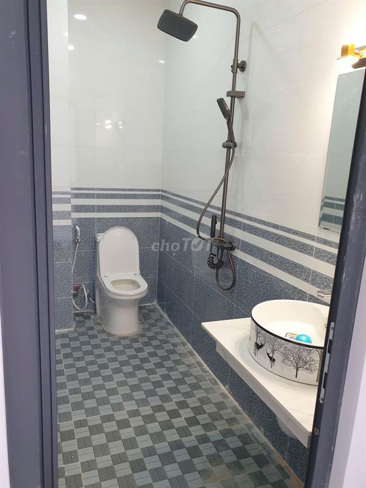 Nhà phố xinh 5x17, 3 lầu, gần trường THPT Bà Điểm, chợ đầu mối Hóc Môn