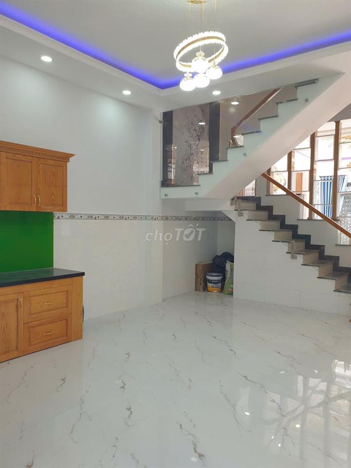 Nhà phố xinh 5x17, 3 lầu, gần trường THPT Bà Điểm, chợ đầu mối Hóc Môn