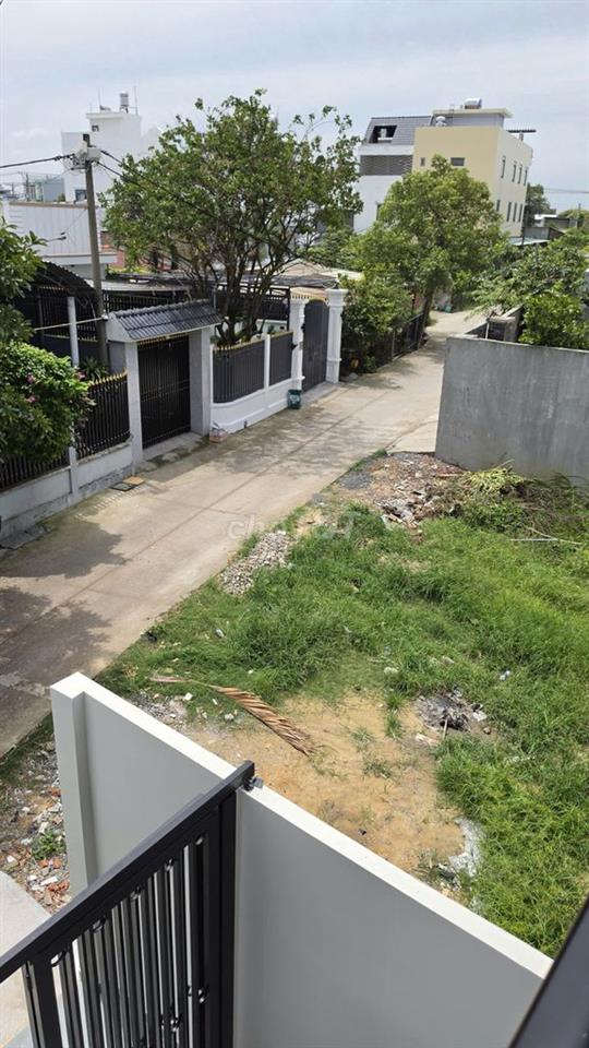 Nhà phố xinh 5x20 (4pn + sân xehoi) đường thông 6m gần Cv sinh thái HM