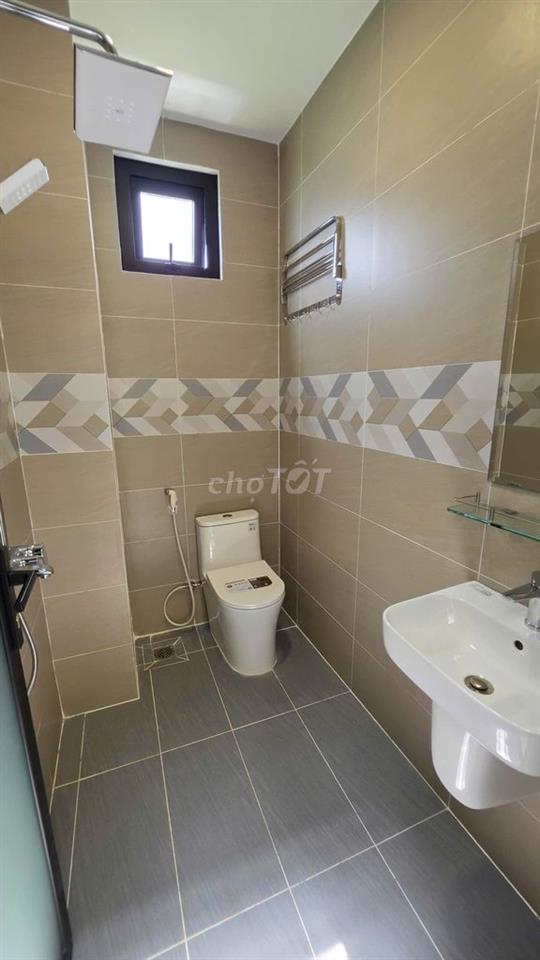 Nhà phố xinh 5x20 (4pn + sân xehoi) đường thông 6m gần Cv sinh thái HM